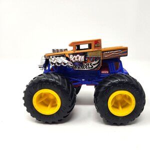 Hot Wheels Monster Trucks BONE SHAKER 1:64 Comic Book Crashers 2022 (mt1)